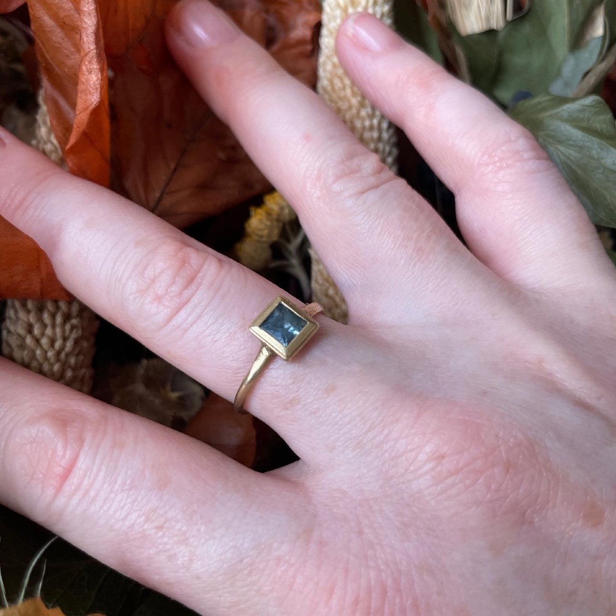 Gold Ring Set With A Table Cut Sapphire. English, Early 17th Century.-photo-4