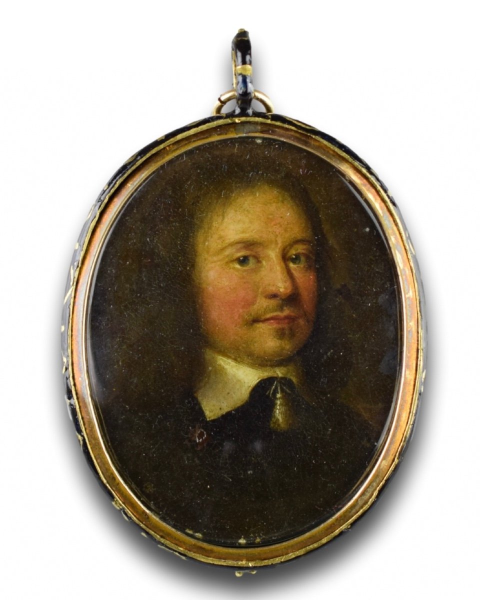 A Portrait Miniature Of A Gentleman. English, Circa 1660.-photo-1