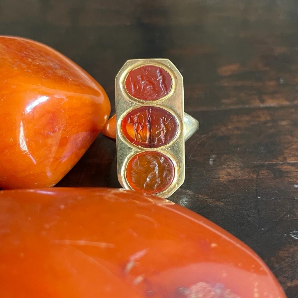 Bague En Or Avec Intailles Antiques. Les Intailles Datent Du 1er / 2ème Siècle Après Jc-photo-2