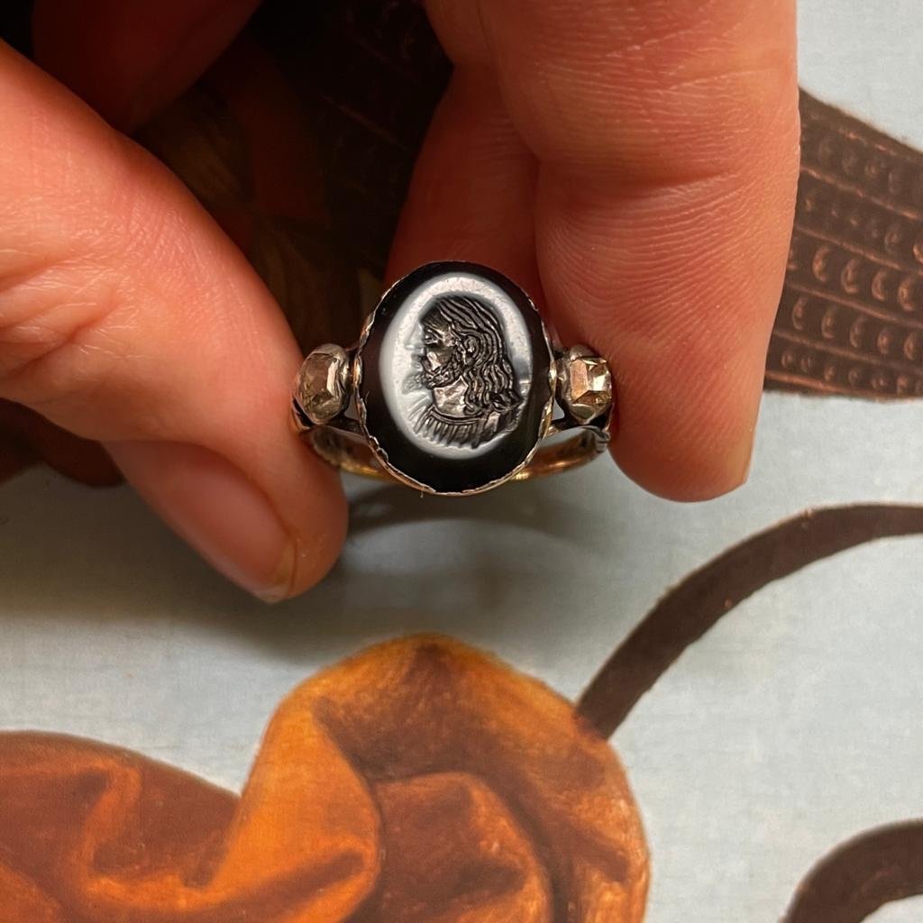 Bague En Or Et Diamants Avec Une Intaille Du Christ. Italien Ou Allemand, Vers 1670. -photo-1