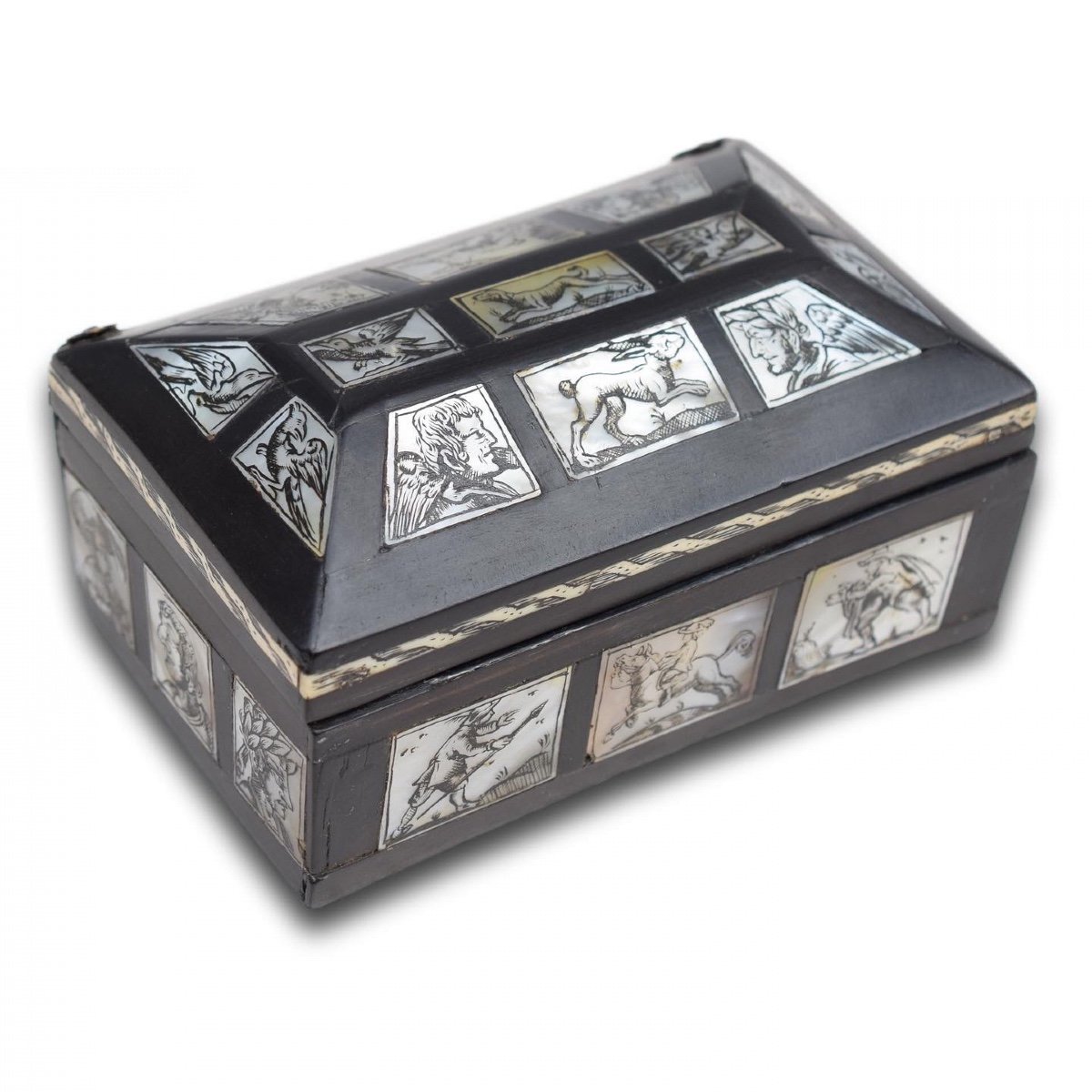 Coffret Noirci Avec Os Gravé Et Nacre. Italie Du Nord, XVIIe Siècle -photo-5