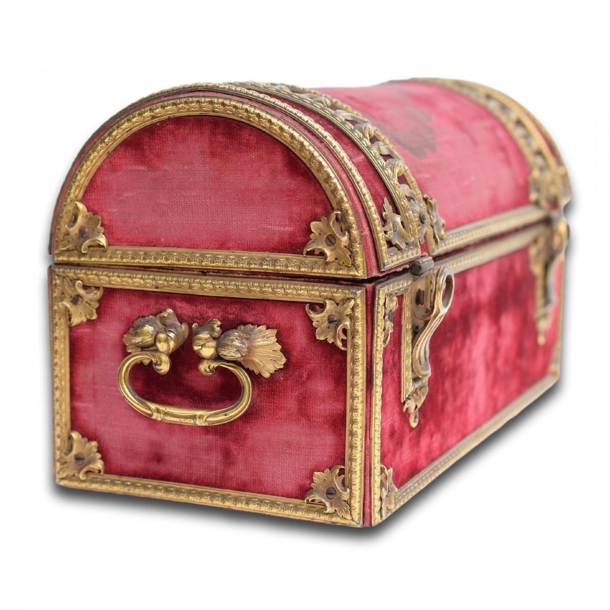 Dome Topped Velvet Casket With Gilt Bronze Mounts. Italian, 17th Century.-photo-3