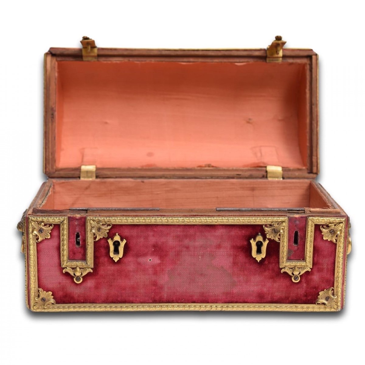 Dome Topped Velvet Casket With Gilt Bronze Mounts. Italian, 17th Century.-photo-4