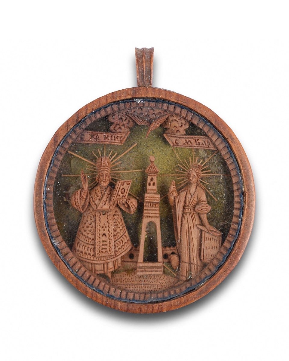 Pendentif En Bois De Cyprès Avec Une Micro Sculpture. Mont Athos, Grèce, XIXe Siècle. 