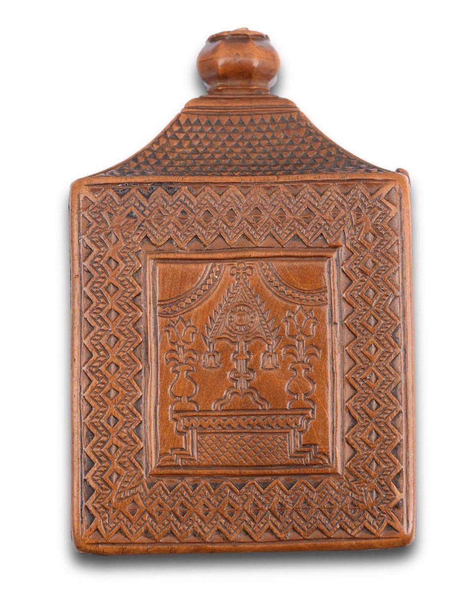Flacon Et Coffret En Buis Gravé Et Ciselé. Français, Daté De 1723. -photo-5