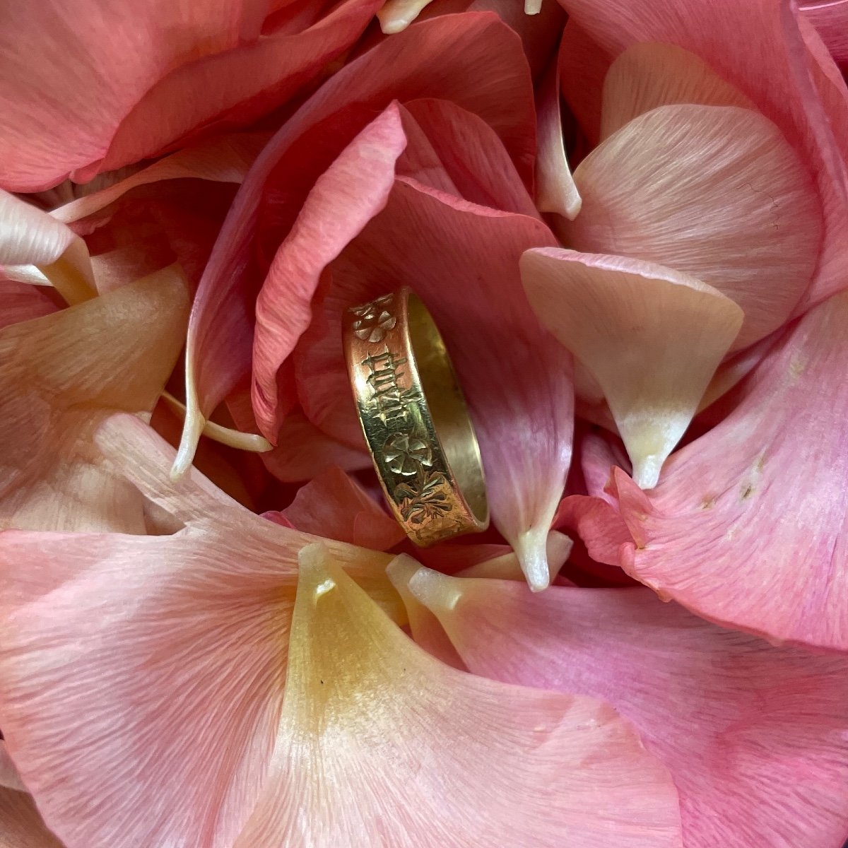 Rare Gold Black-letter Posy Ring, ‘mon Coeur Avez’. English, 15th Century.-photo-3