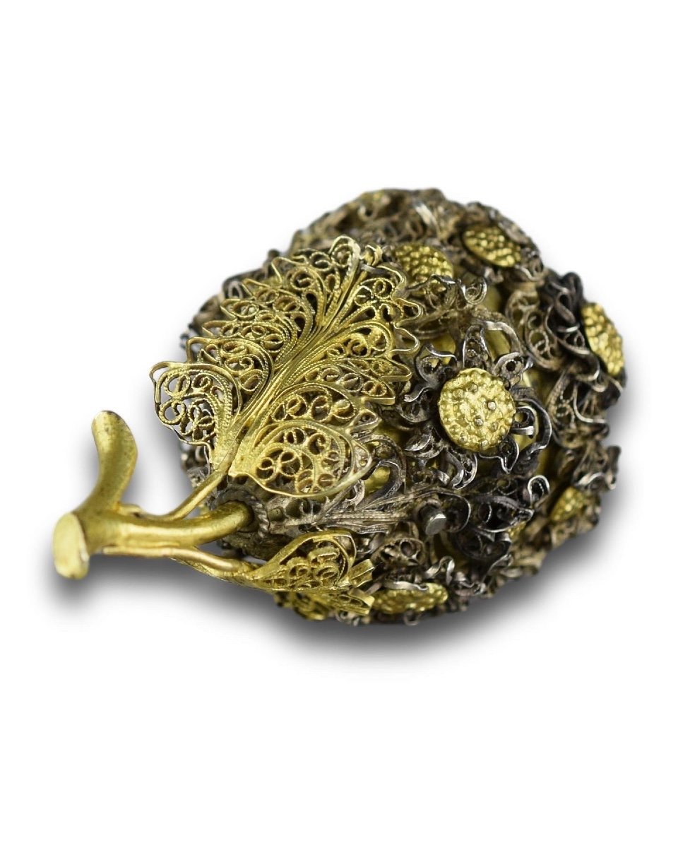 Flacon à Parfum En Vermeil Filigrané En Forme De Poire. Sud De l'Allemagne, Vers 1700. -photo-1