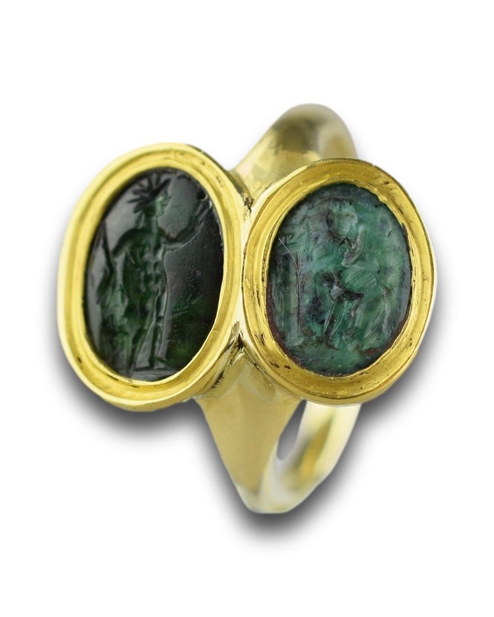 High Carat Gold Ring With Two Roman Chromium Chalcedony Intaglios.-photo-2