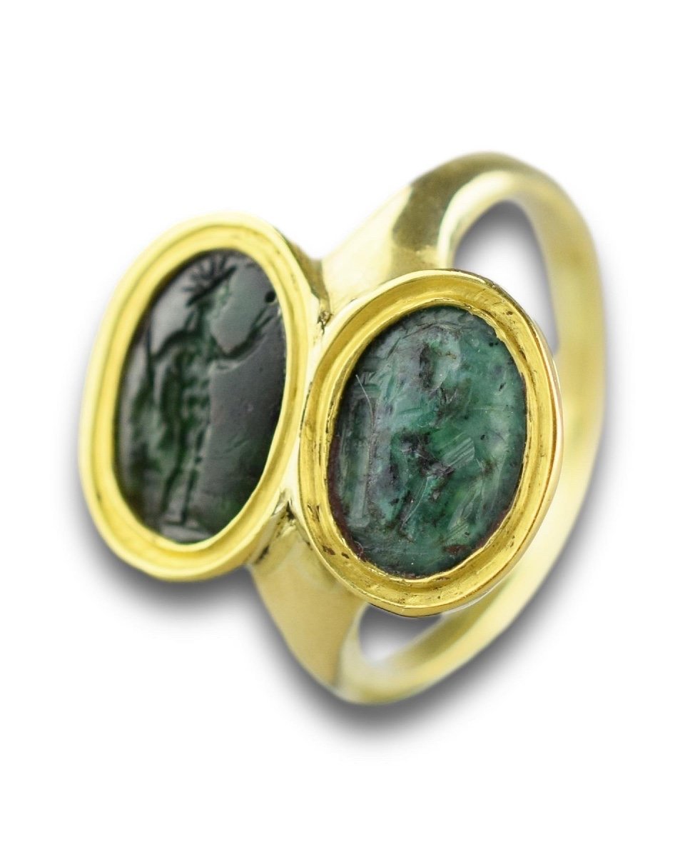 High Carat Gold Ring With Two Roman Chromium Chalcedony Intaglios.-photo-3