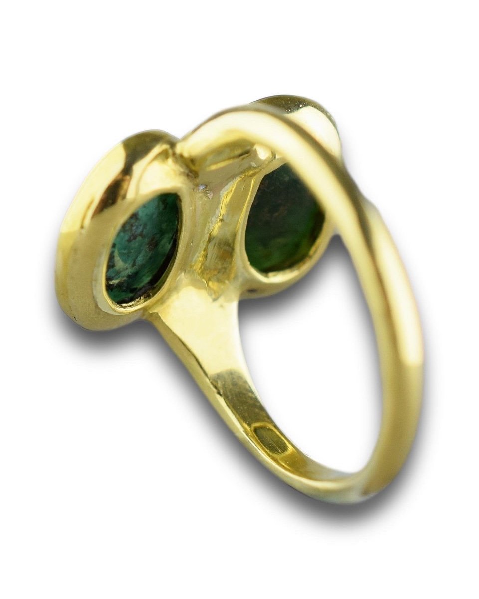 High Carat Gold Ring With Two Roman Chromium Chalcedony Intaglios.-photo-4