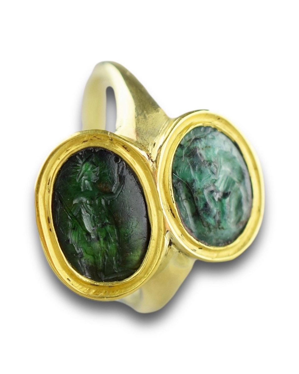 High Carat Gold Ring With Two Roman Chromium Chalcedony Intaglios.-photo-4
