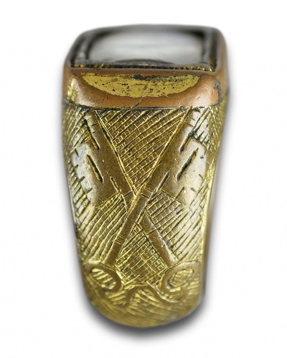 Bague Papale En Bronze Doré Sertie d'Une Miniature Enluminée. Italien, XVe Siècle. -photo-2