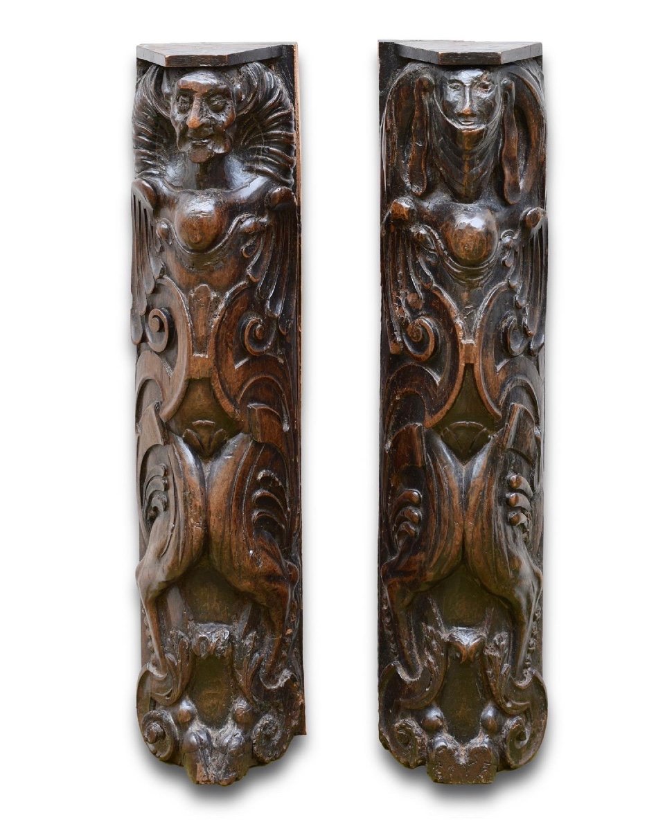 Paire De Pilastres En Noyer En Forme De Grotesques. Français, Fin Du XVIe Siècle.  