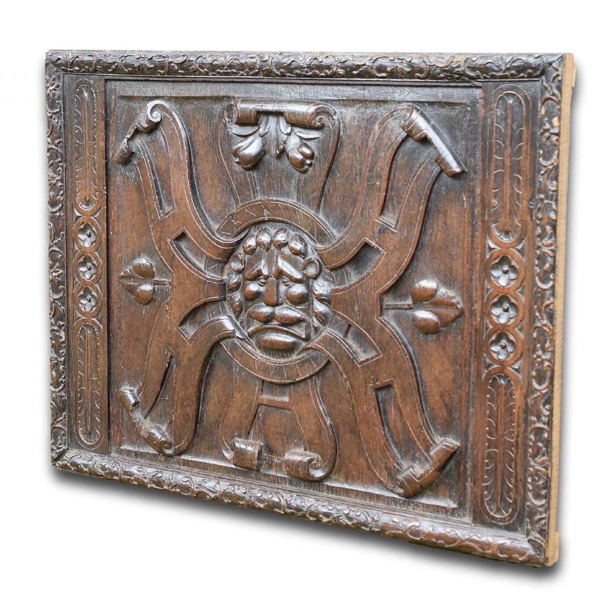 Large Walnut Panel Carved With The Head Of A Lion. French, Late 16th Century.-photo-3