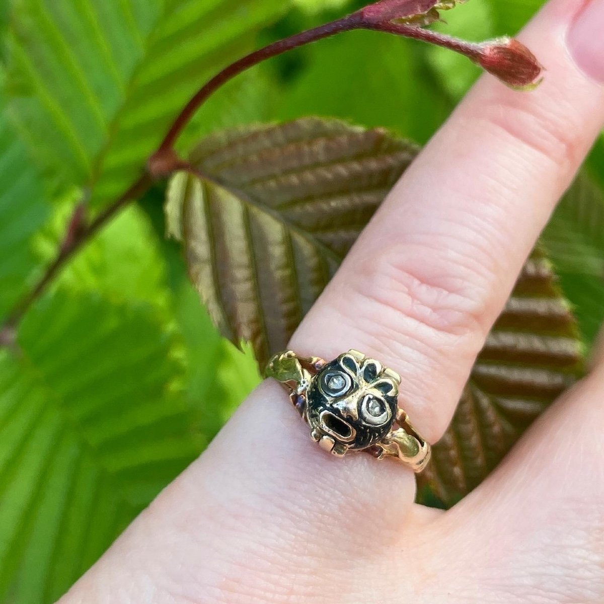 Bague Pomander En Or Et émail Avec Un Homme Vert. Italien, XVIIIe Siècle. -photo-1