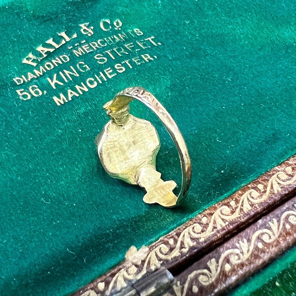 Gold Ring Set With A Table Cut Emerald. Western Europe, Late 16th Century.-photo-1