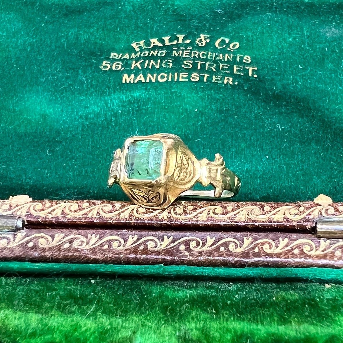 Gold Ring Set With A Table Cut Emerald. Western Europe, Late 16th Century.-photo-3