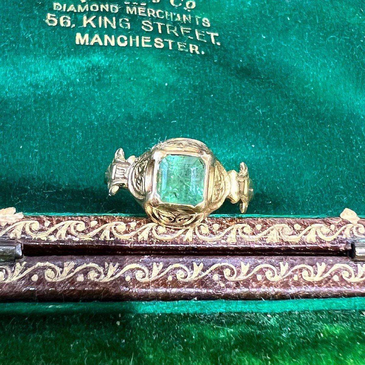 Gold Ring Set With A Table Cut Emerald. Western Europe, Late 16th Century.-photo-4
