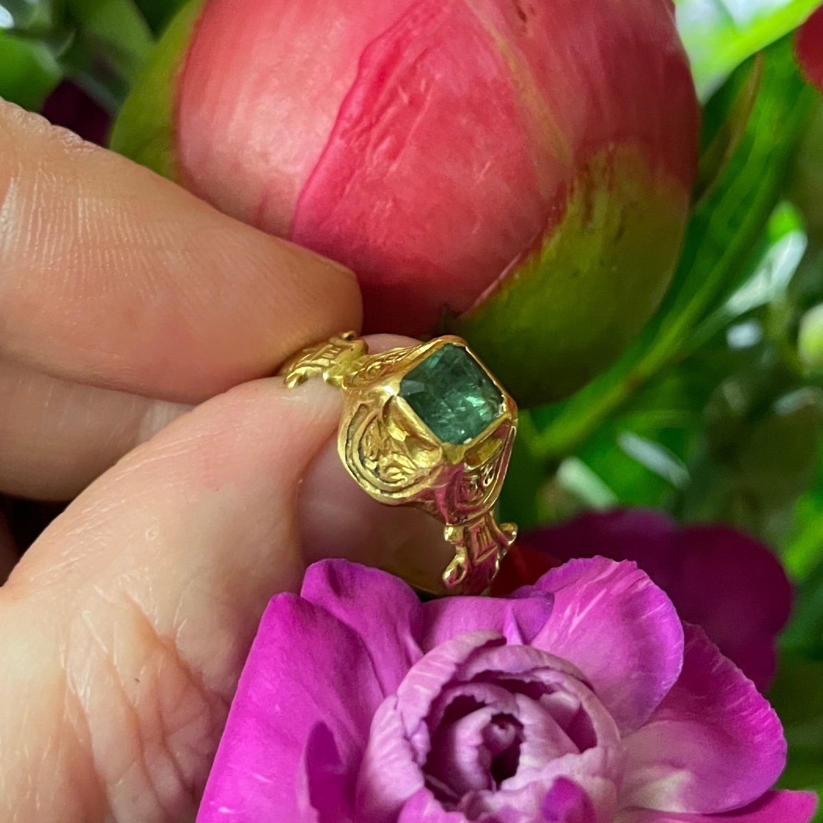 Gold Ring Set With A Table Cut Emerald. Western Europe, Late 16th Century.-photo-8