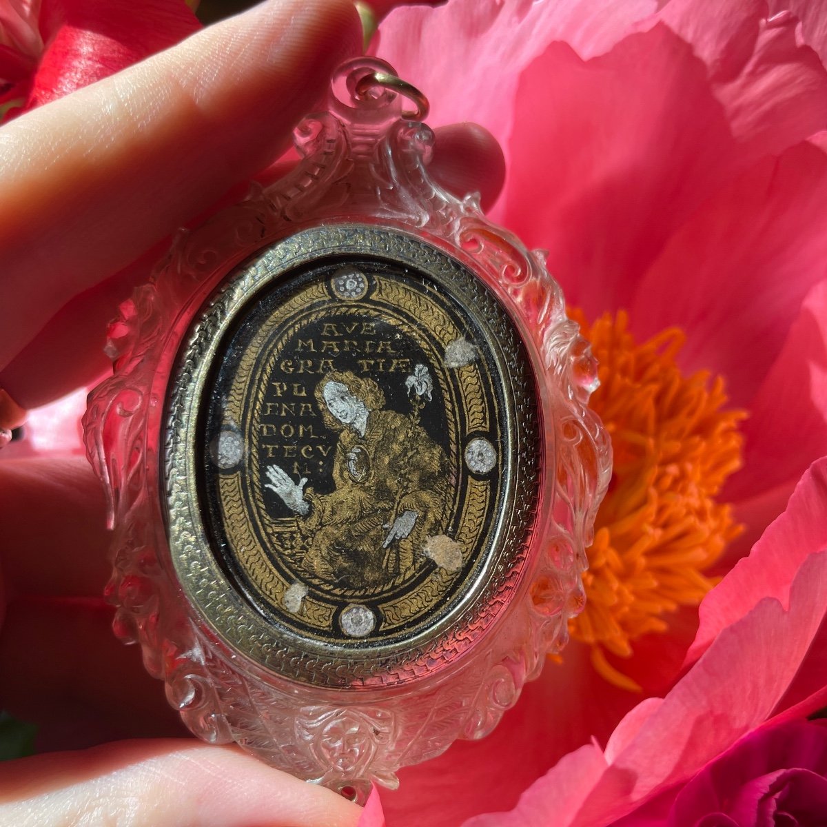 Rock crystal pendant with a verre églomisé miniature. Italian, 17th century.-photo-2