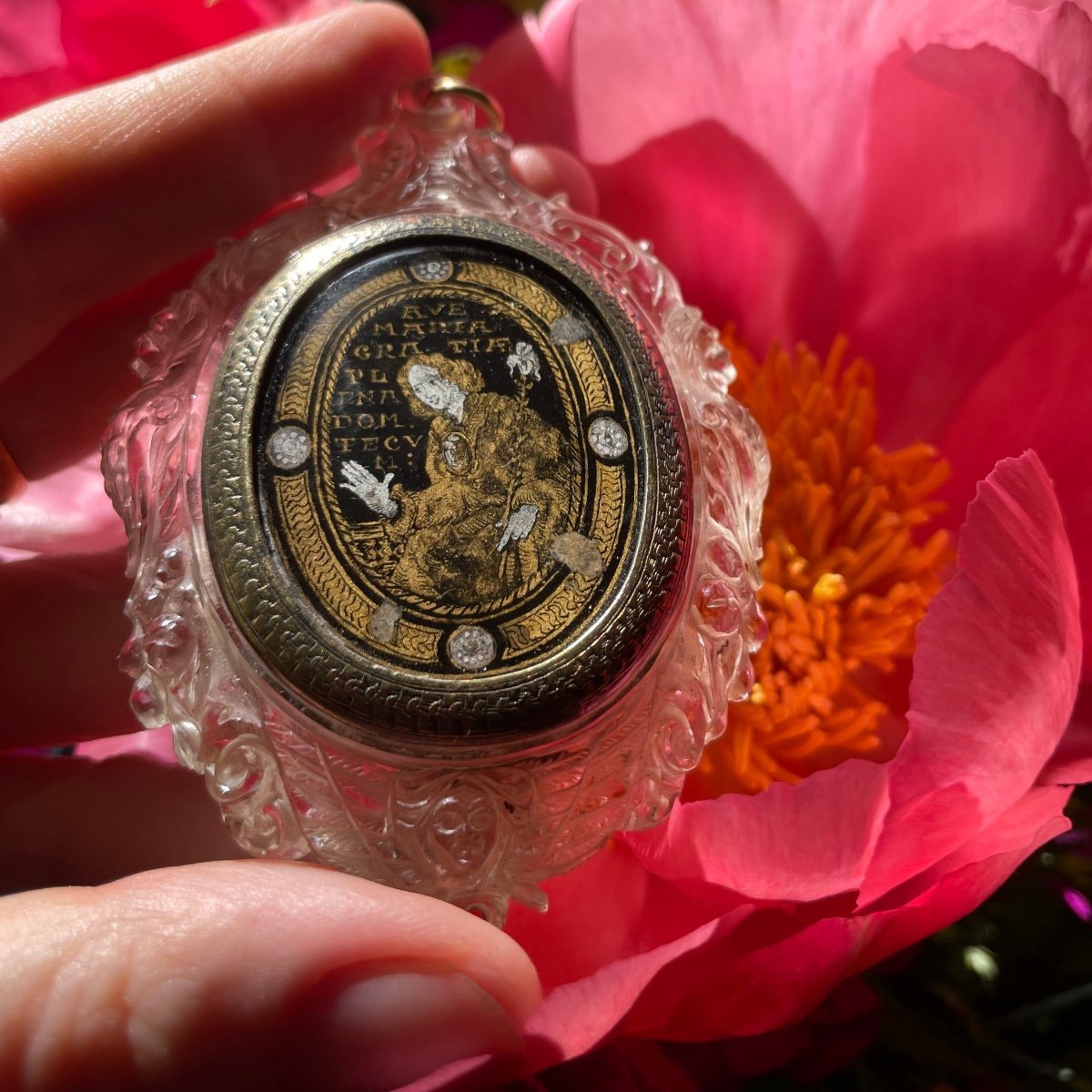 Rock crystal pendant with a verre églomisé miniature. Italian, 17th century.-photo-3