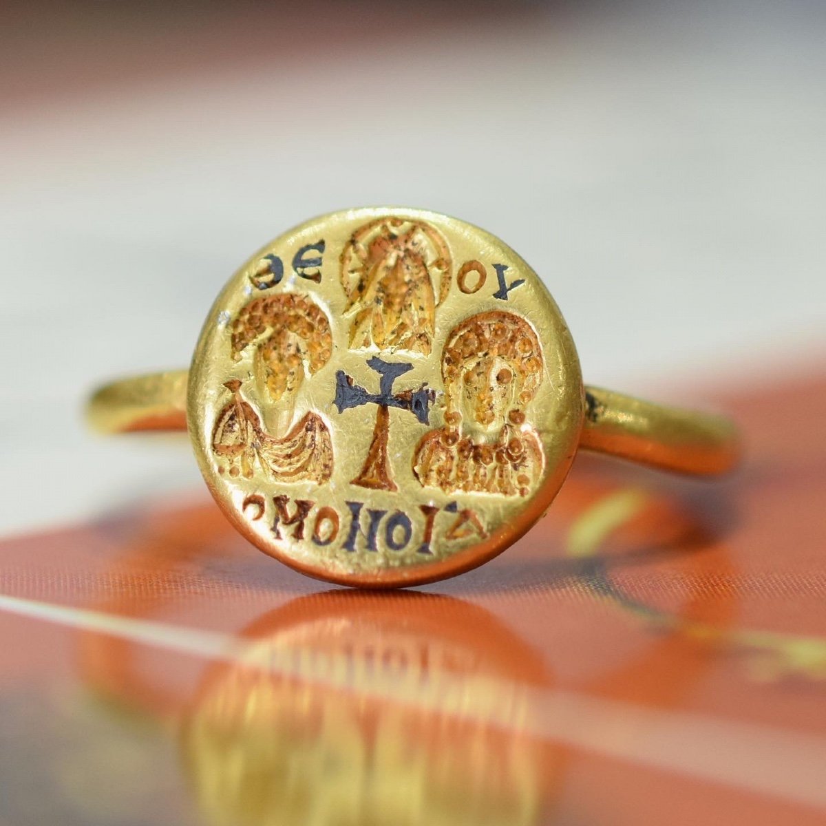 Alliance Incrustée d'Or Et De Nielle. Byzantin, 6e - 7e Siècle Après Jc.   -photo-4