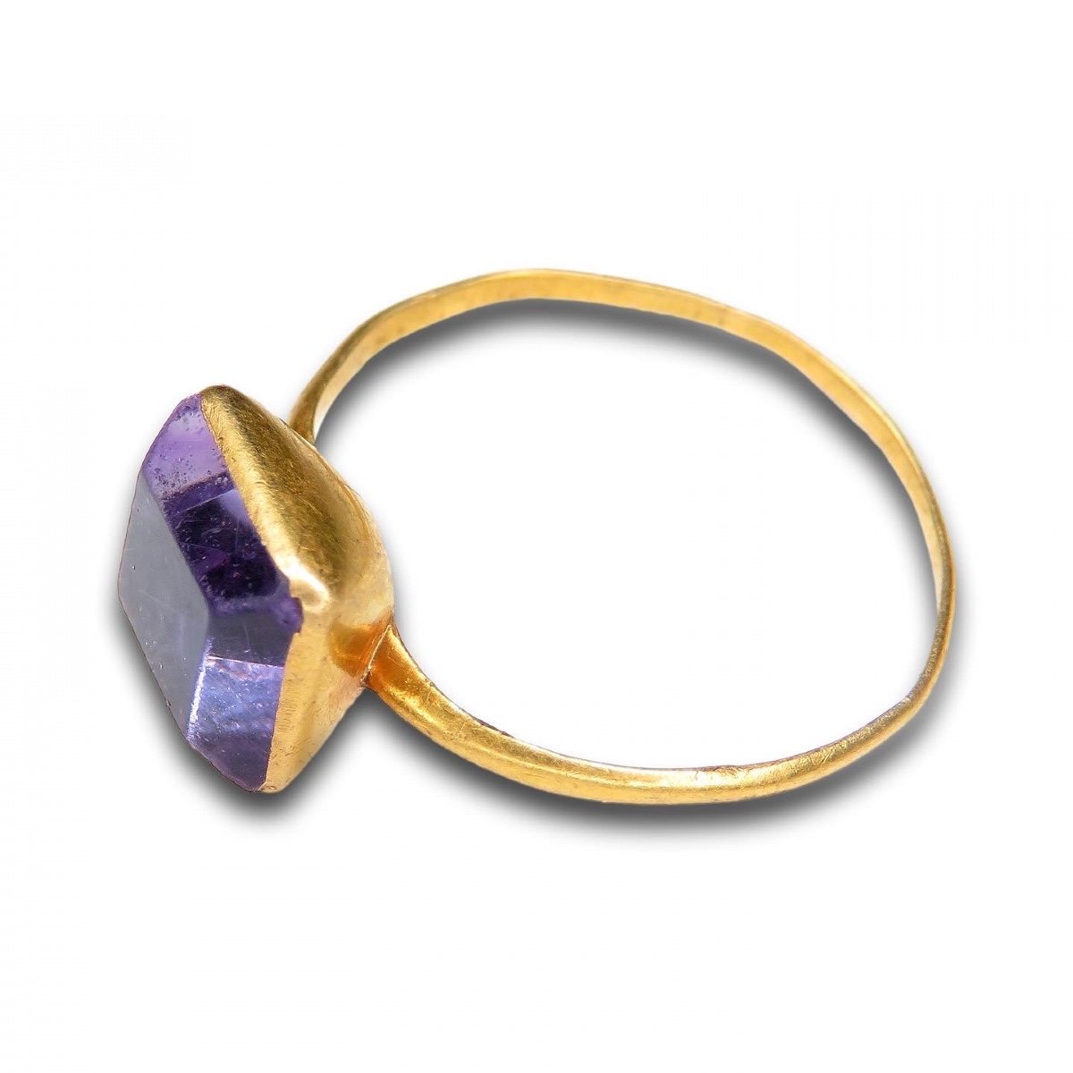 Delicate Gold Ring Set With A Table Cut Amethyst. English, Late 17th Century.-photo-2