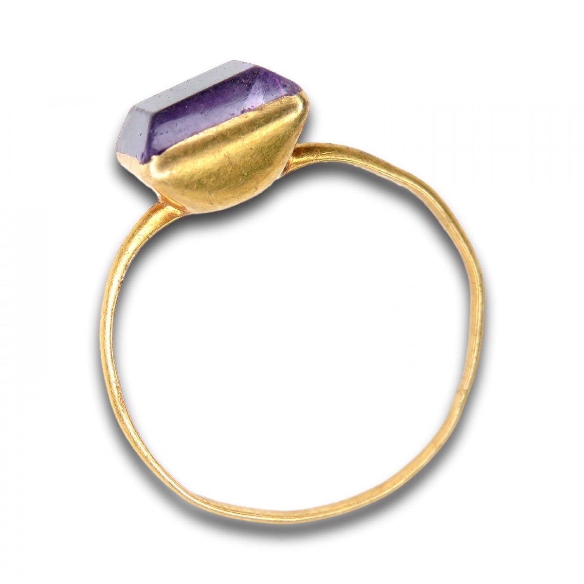 Delicate Gold Ring Set With A Table Cut Amethyst. English, Late 17th Century.-photo-3