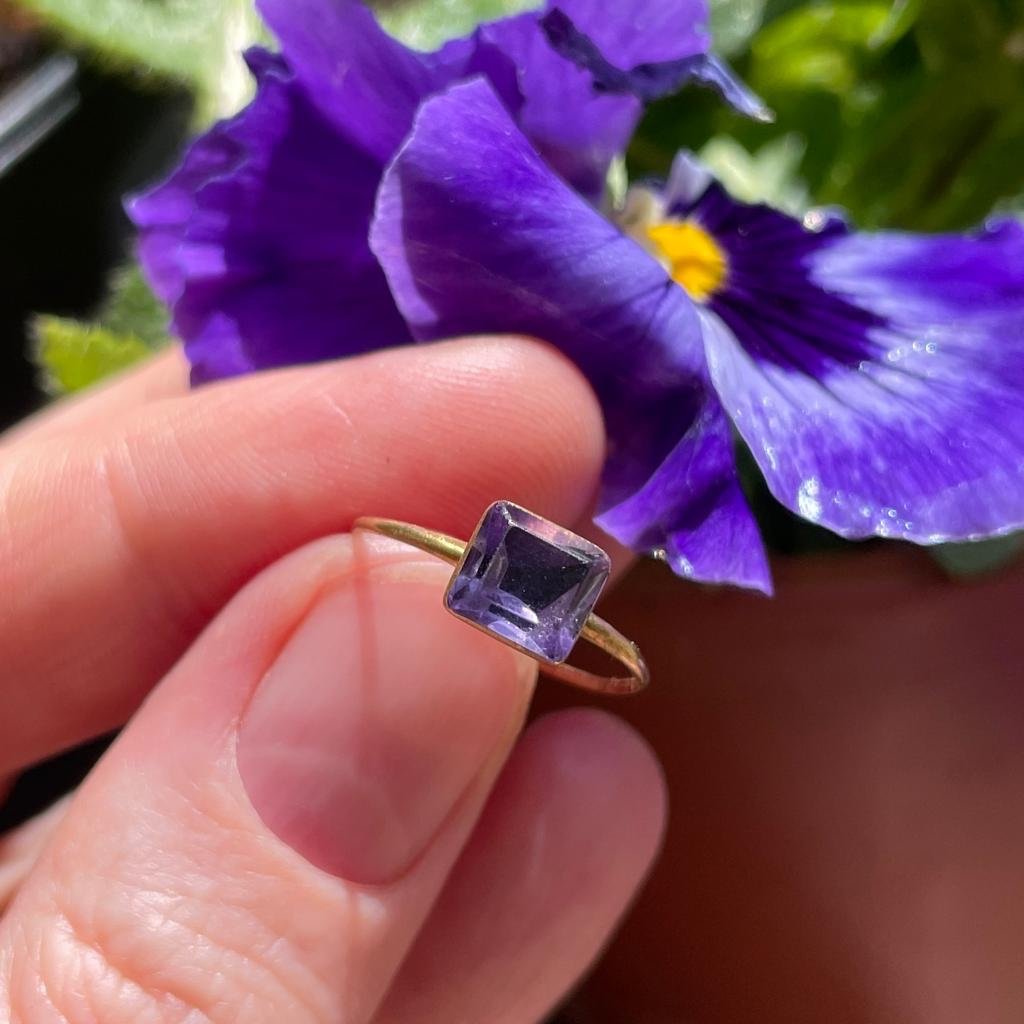 Delicate Gold Ring Set With A Table Cut Amethyst. English, Late 17th Century.-photo-4