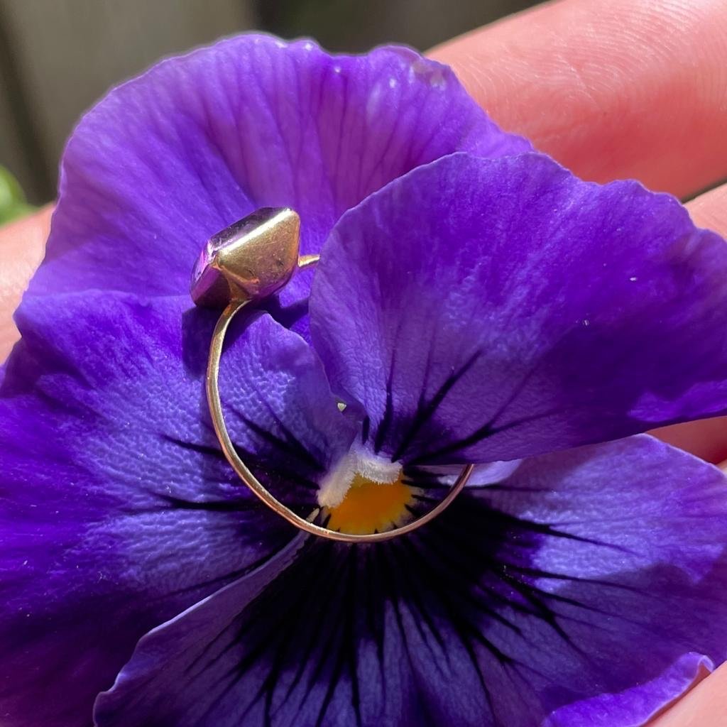 Delicate Gold Ring Set With A Table Cut Amethyst. English, Late 17th Century.-photo-5