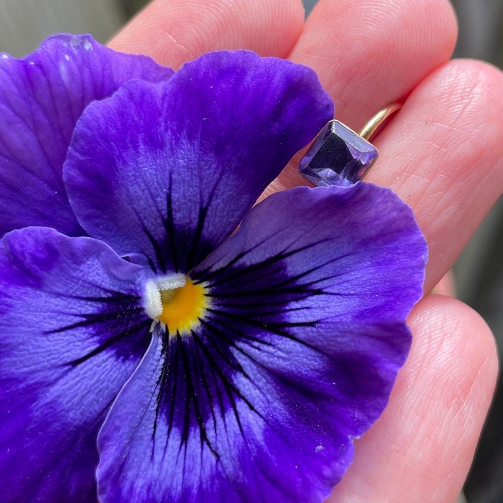 Delicate Gold Ring Set With A Table Cut Amethyst. English, Late 17th Century.-photo-7