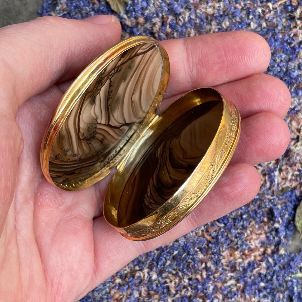 Tabatière En Agate De Bois Pétrifié Montée d'Or. Anglais, XVIIIe Siècle.  -photo-6