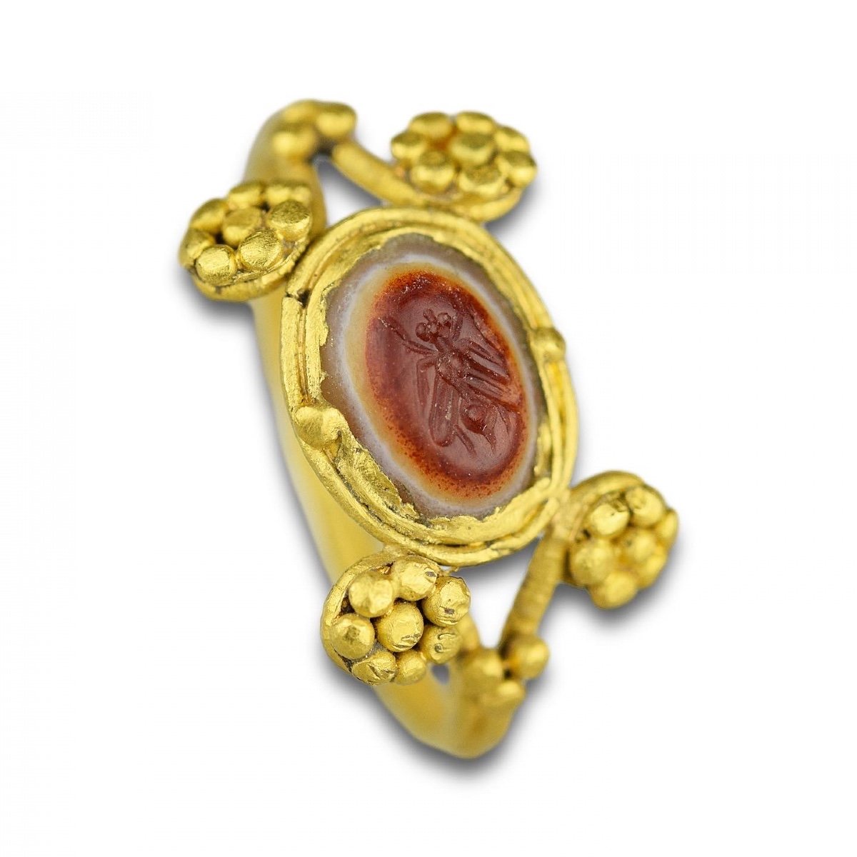 Ancient Gold Ring With An Agate Intaglio Of A Fly. Roman, 2nd - 3rd Century Ad.