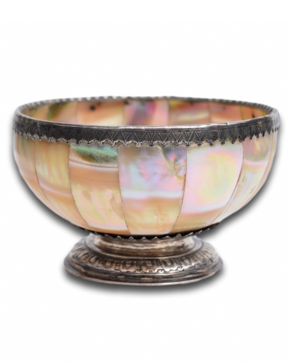 Bol en perles indo-portugaises avec monture en argent anglais Gujarat, XVIe/XVIIe si