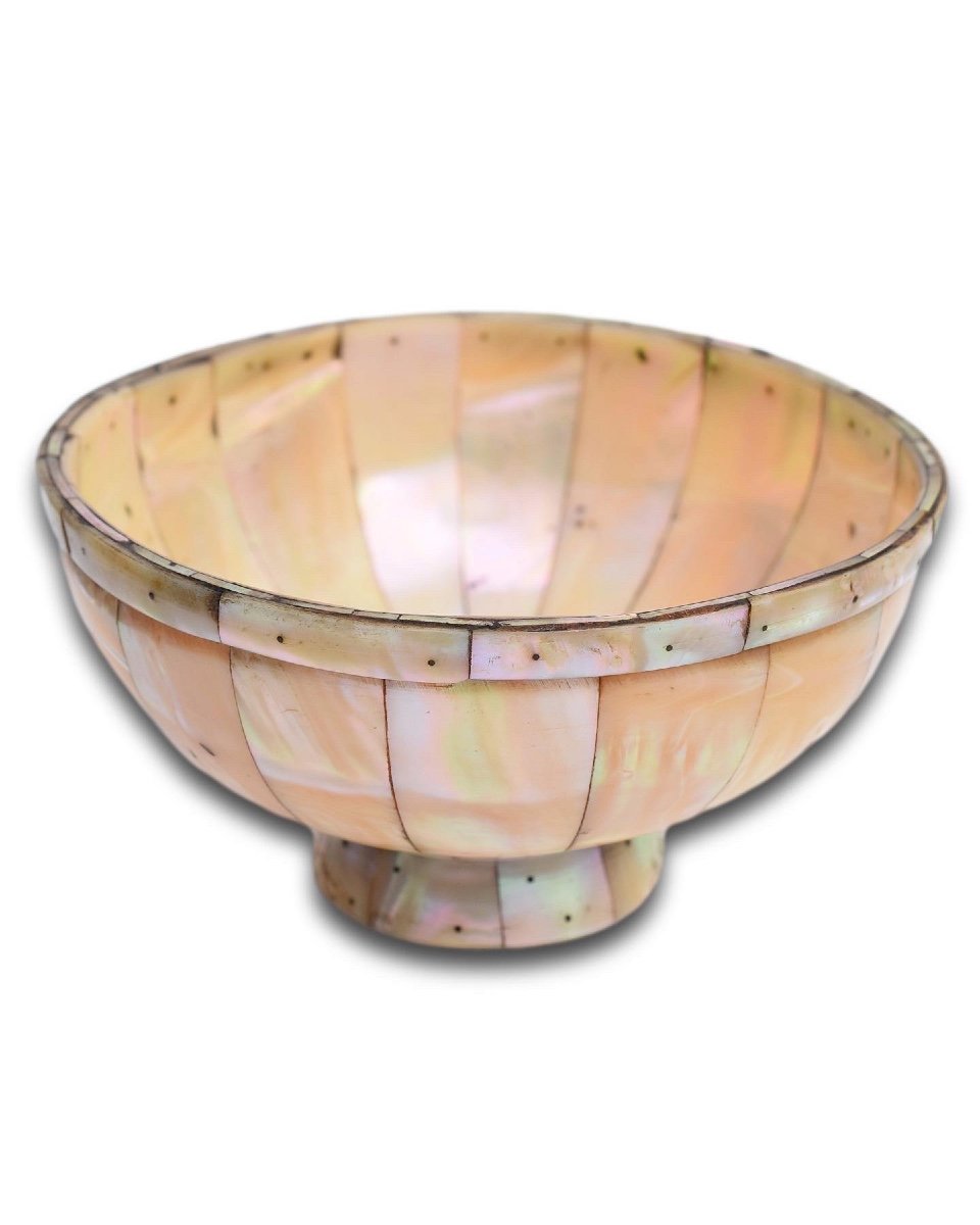 Indo-portuguese Mother Of Pearl Bowl. Gujarat, 16th / 17th Century.-photo-2