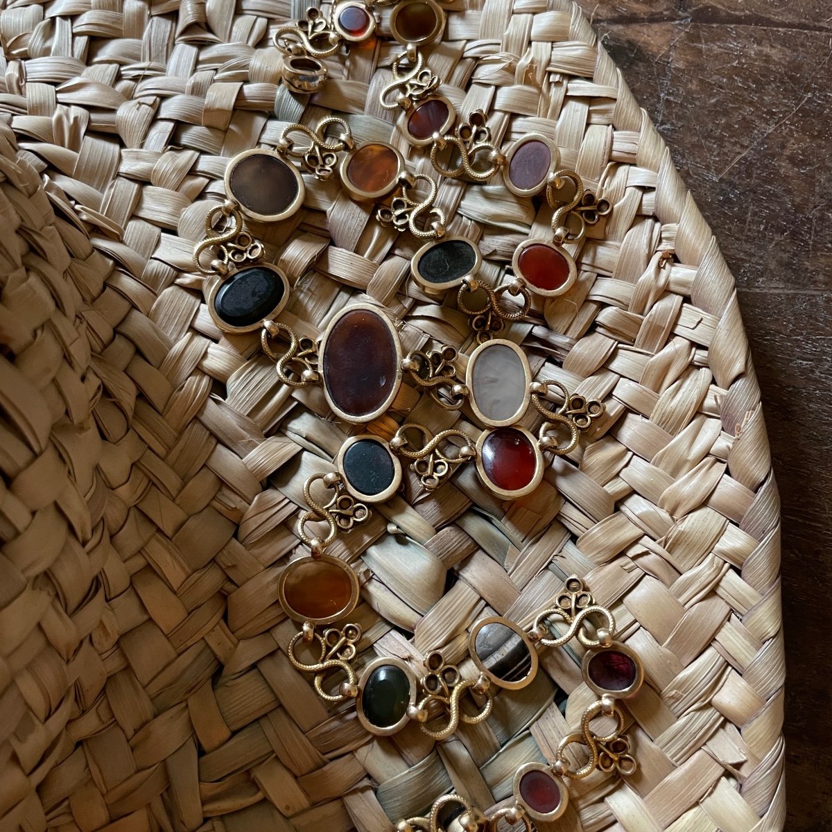 Collier En Or Néo-classique Avec Intailles Et Camées Romains En Pierre Dure. -photo-3