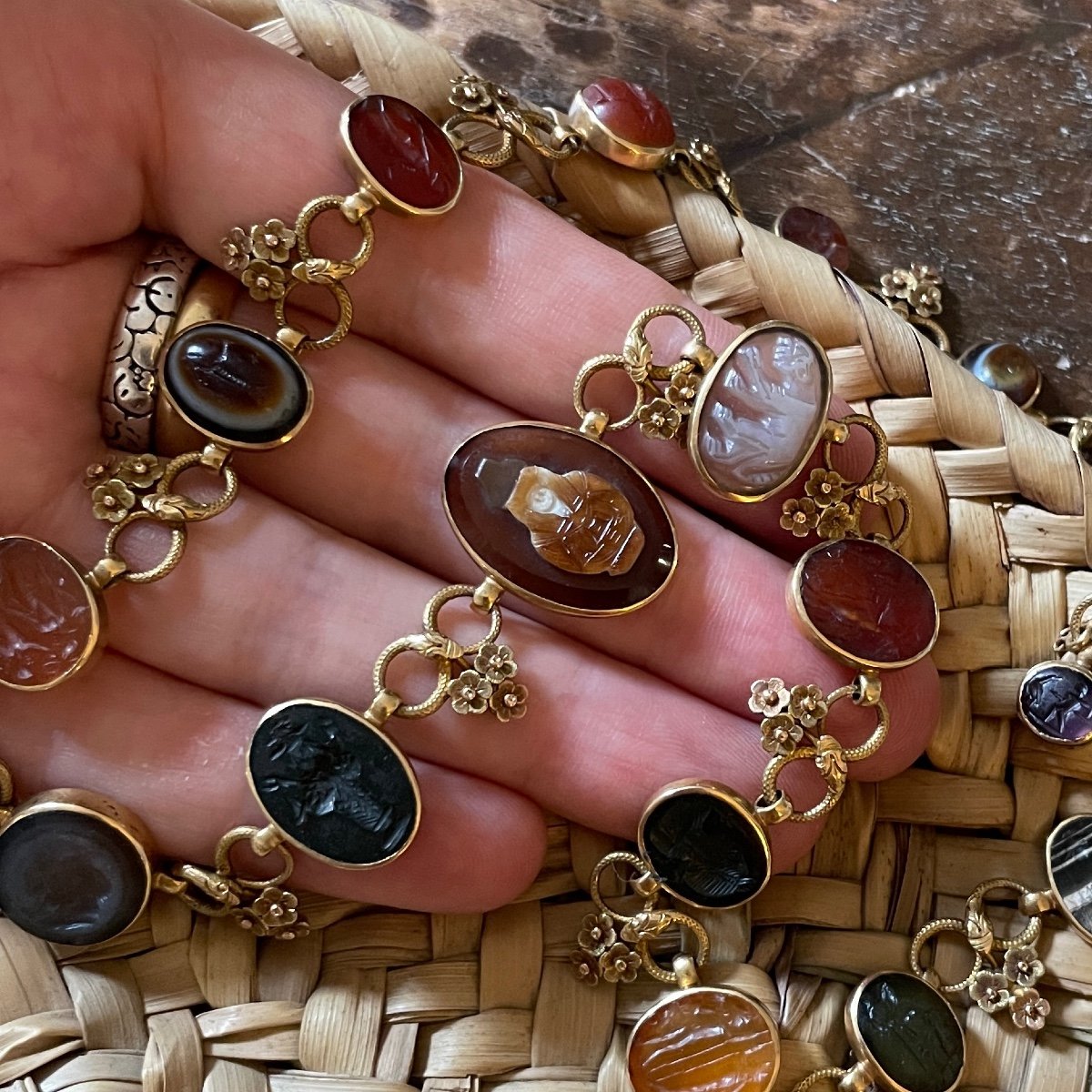 Collier En Or Néo-classique Avec Intailles Et Camées Romains En Pierre Dure. -photo-4