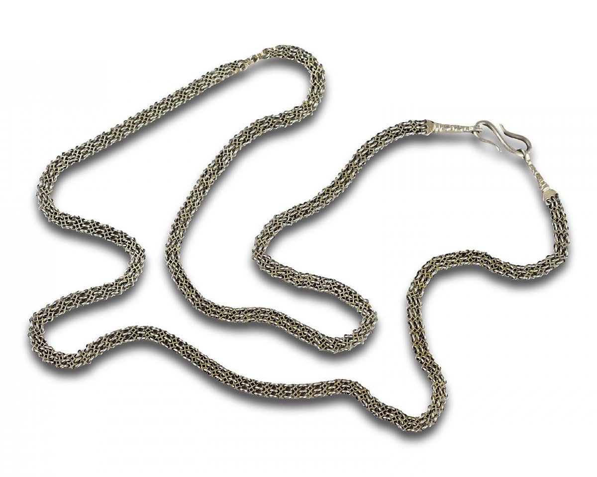 Chaîne Longue Filigranée En Argent Fin Vermeil. Russe, XVIIIe Siècle.