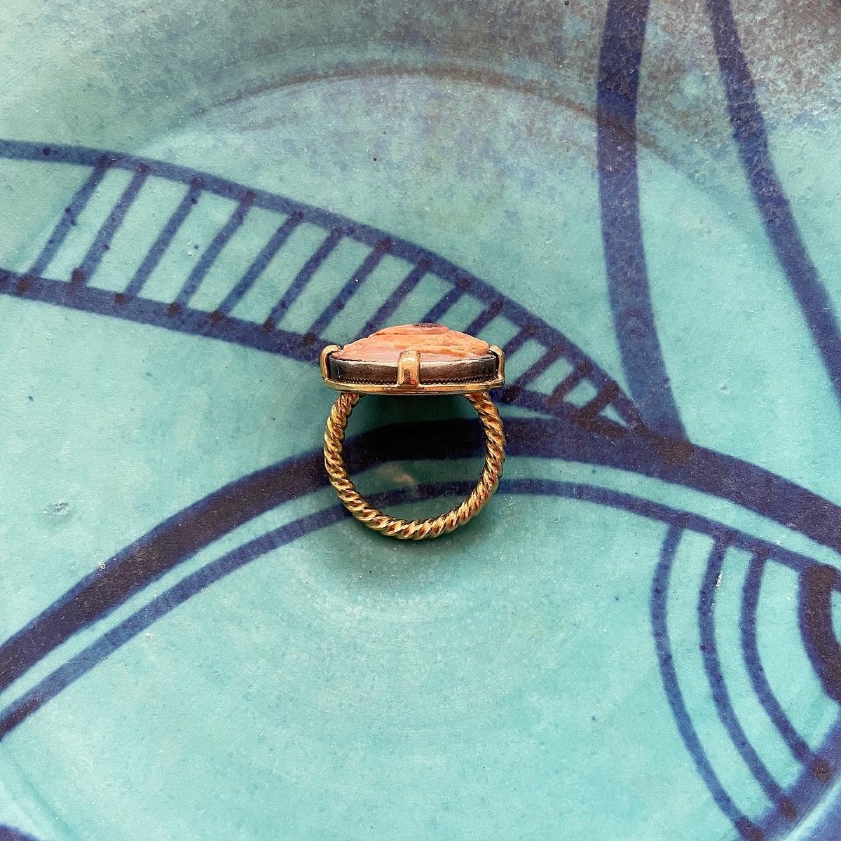 Bague En Or Avec Un Camée d'Oiseau En Sardonyx. Italien, 12ème - 13ème Siècle.  -photo-2
