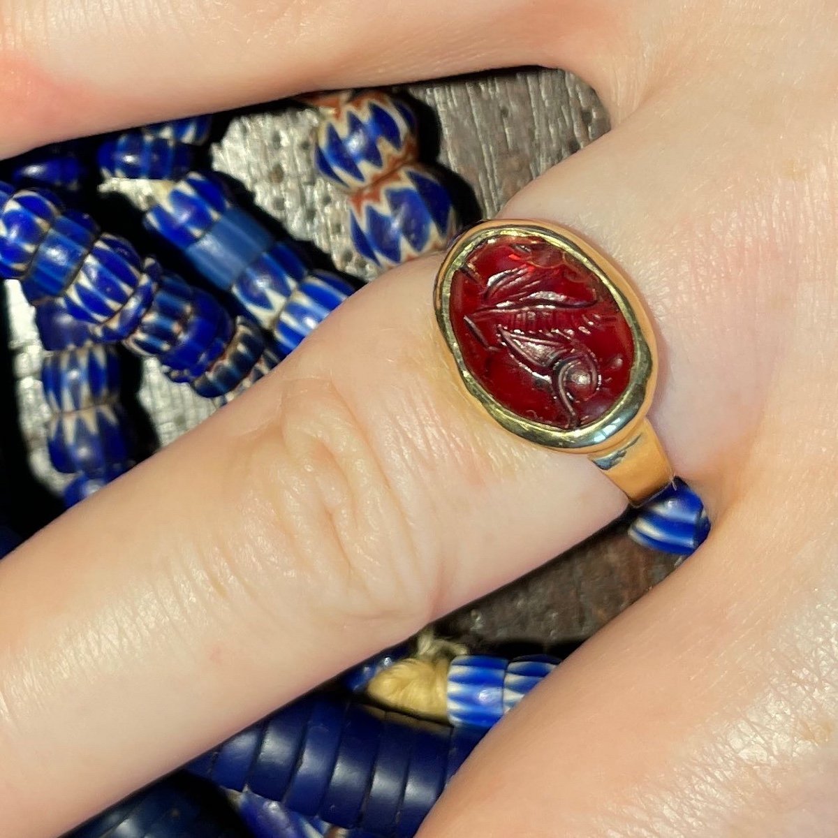 Bague En Or Avec Une Intaille En Grenat De Pégase. Sassanide, 3e - 7e Siècle Après Jc. -photo-5