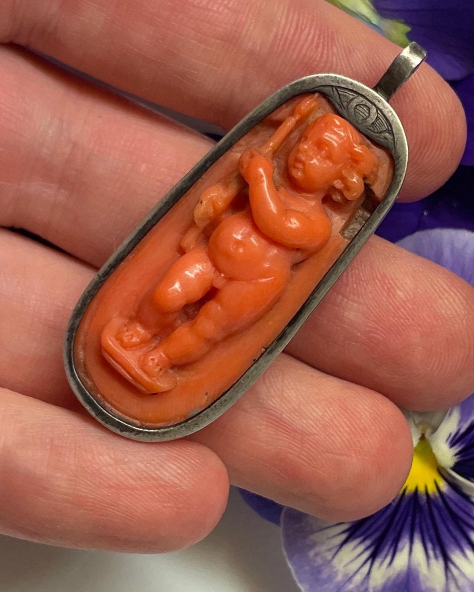 Pendentif en argent avec camée memento mori en corail. Italienne, fin du XVIIe siècle.-photo-7