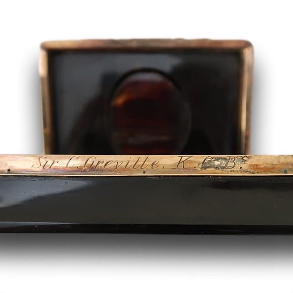 Gold And Tortoiseshell Snuff Box With An Agate Intaglio. English, 19th Century.-photo-1