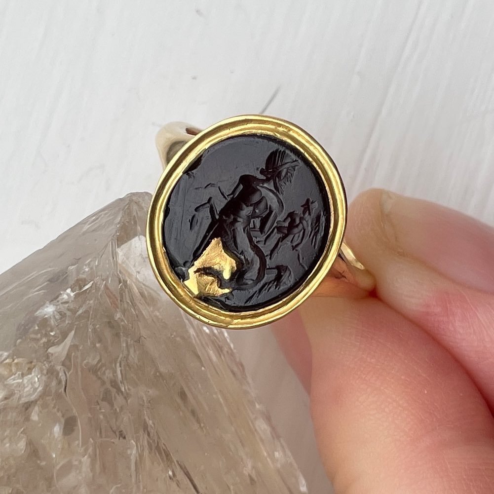 Gold Ring With A Sard Intaglio Of Cupid And A Centaur. Roman, 1stc Bc / 1stc Ad.-photo-3