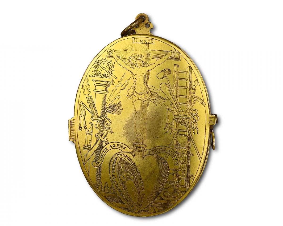 Large Engraved Copper Gilt Reliquary Pendant. French, Early 17th Century.-photo-7