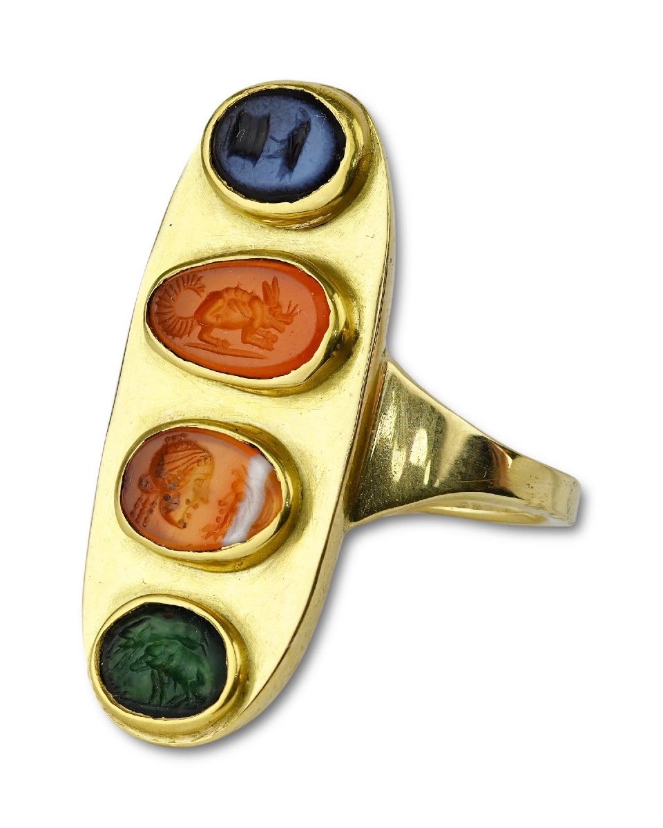 Bague En Or Sertie De Quatre Intailles En Pierre Dure Antique Et Renaissance.-photo-2