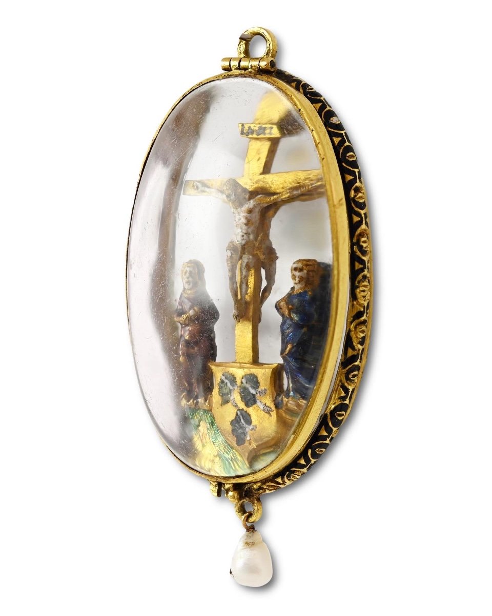 Pendentif Renaissance En Cristal De Roche, Or Et émail Serti De La Crucifixion.-photo-2