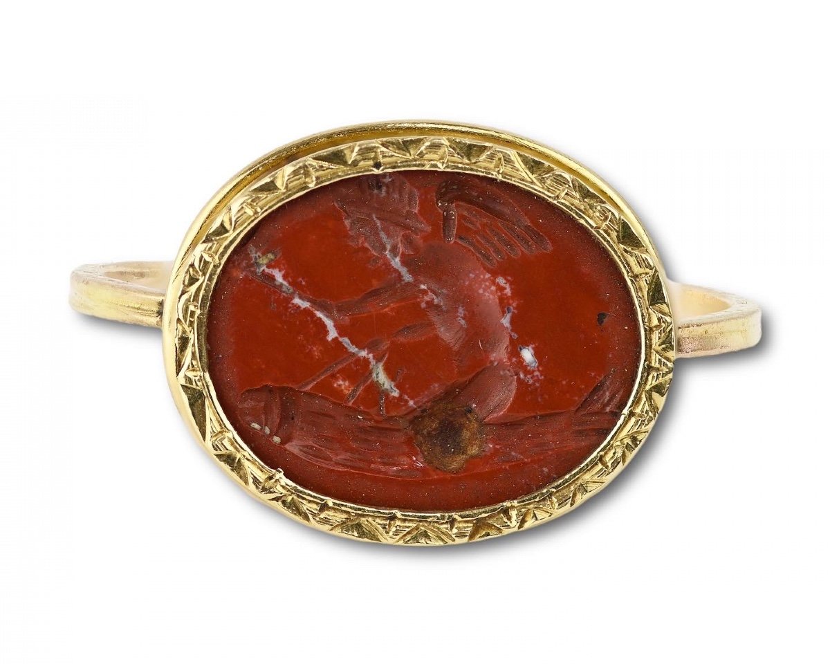 Bague En Or Avec Une Rare Intaille En Jaspe Antique Représentant Eros Chevauchant Un Phallus-photo-2