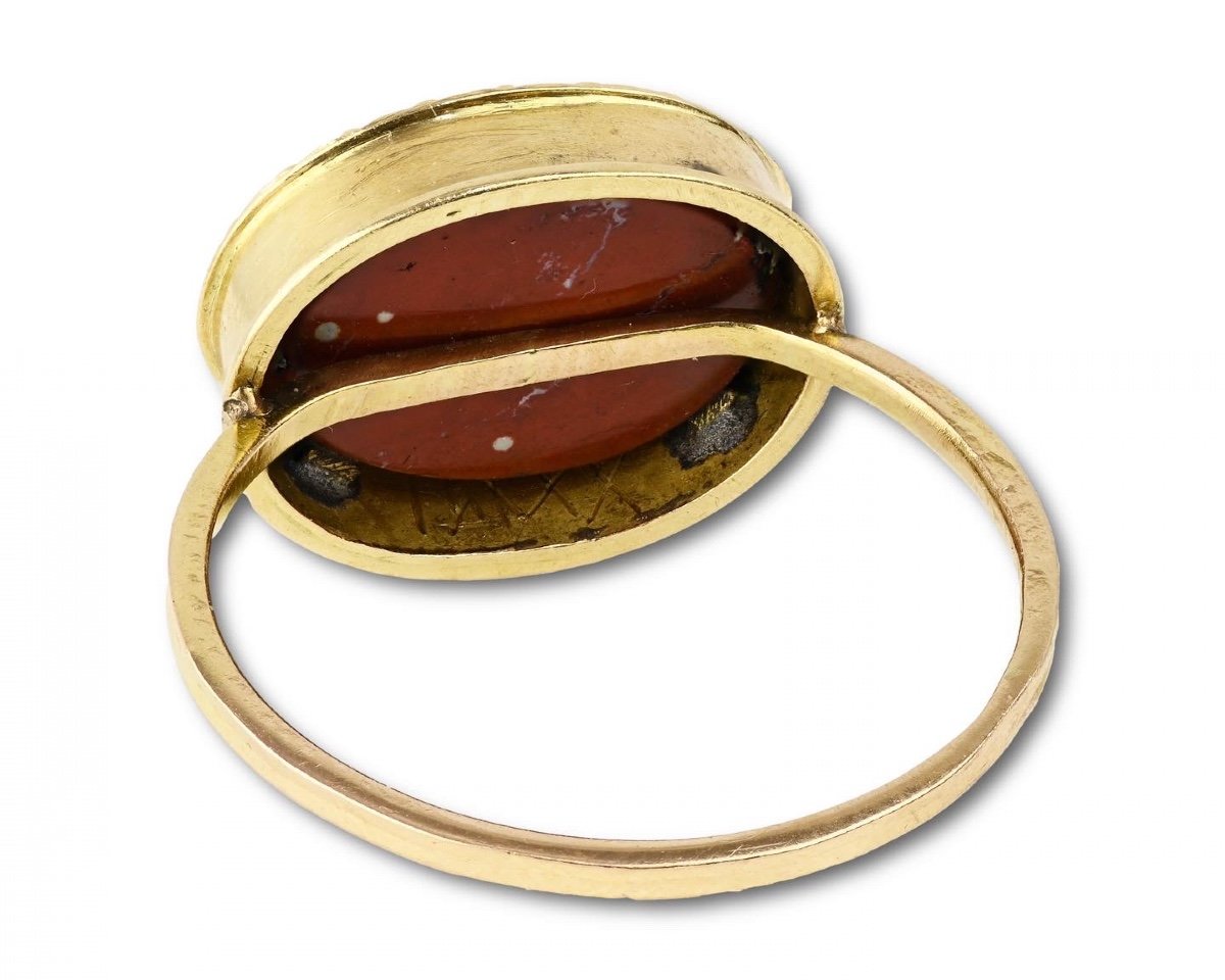 Bague En Or Avec Une Rare Intaille En Jaspe Antique Représentant Eros Chevauchant Un Phallus-photo-4