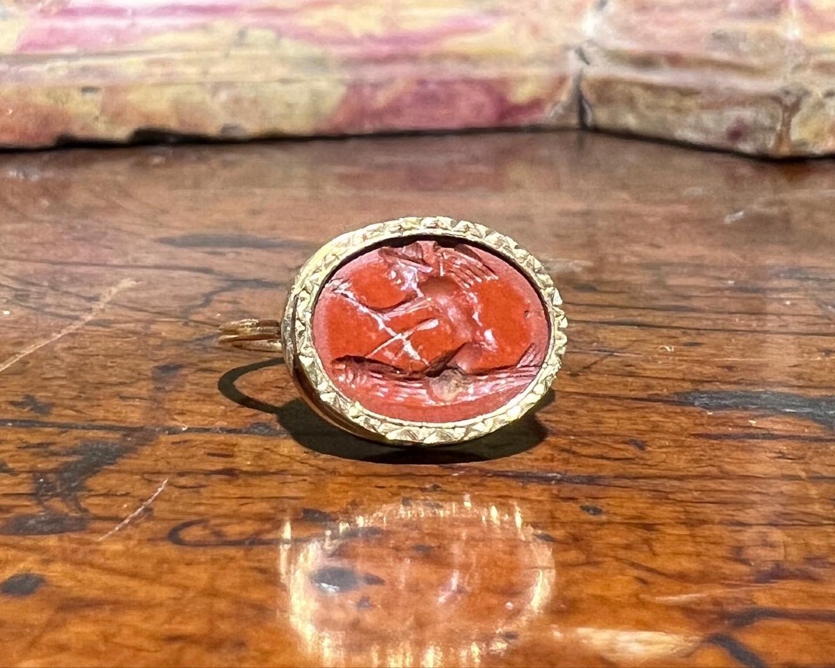 Bague En Or Avec Une Rare Intaille En Jaspe Antique Représentant Eros Chevauchant Un Phallus-photo-6