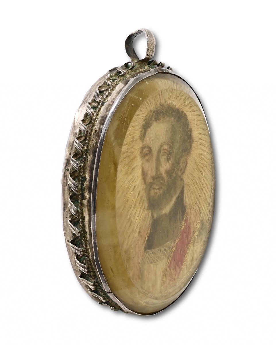 Pendentif En Argent Avec Une Image Brodée De Saint François. Espagnol, XVIIIe Siècle -photo-3